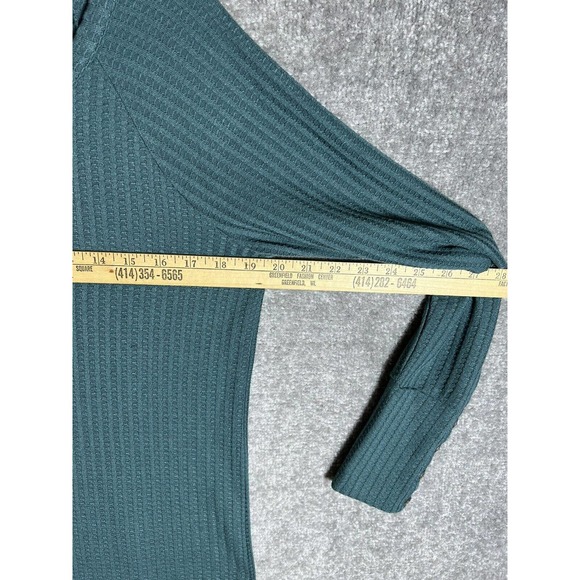 Chasor‎ Thermal Knit Button Cuff Pullover Top Womens Size Medium Teal Curved Hem - Picture 13 of 14